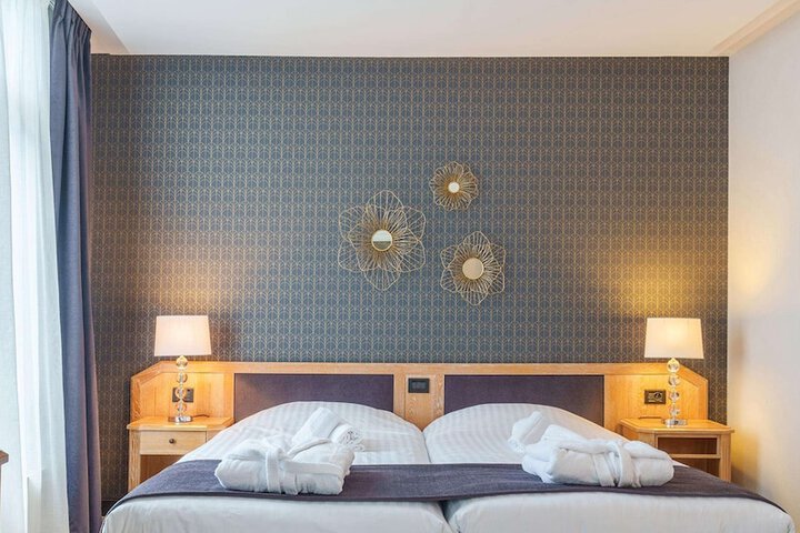 Room 33 of 102