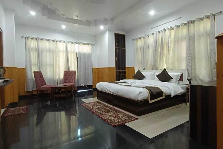 Room 5 of 17