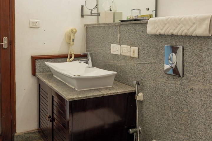 Room 28 of 80