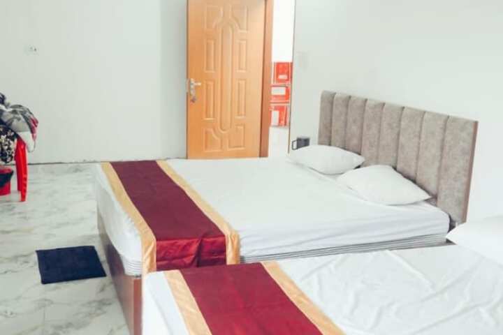 Room 8 of 27