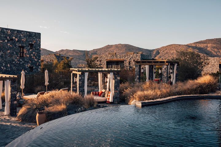 Pool 108 of 318