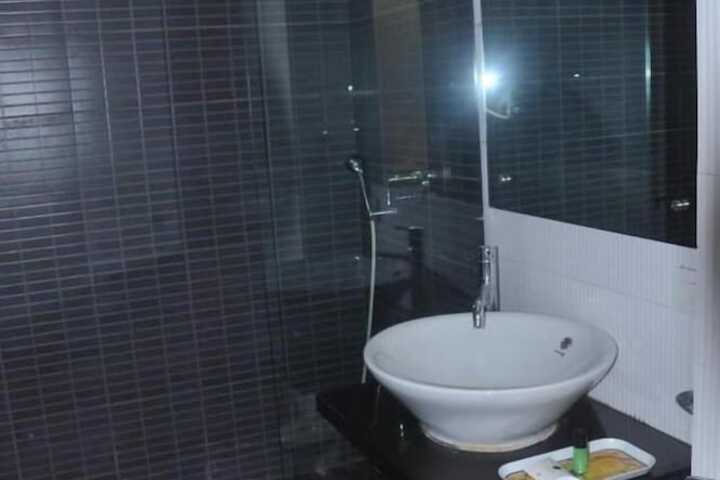 Room 15 of 16