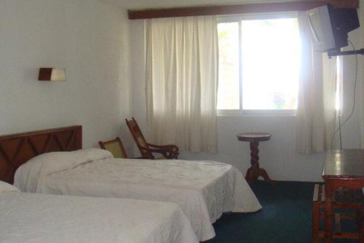 Room 3 of 41