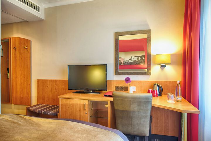 Room 6 of 73