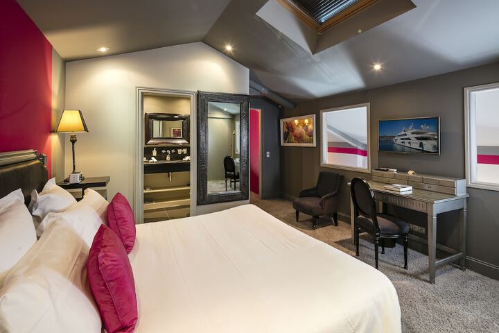 Room 17 of 57