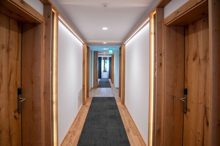 Ballroom/Hall 18 of 20