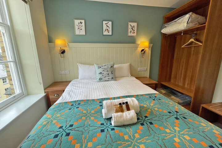 Room 4 of 113