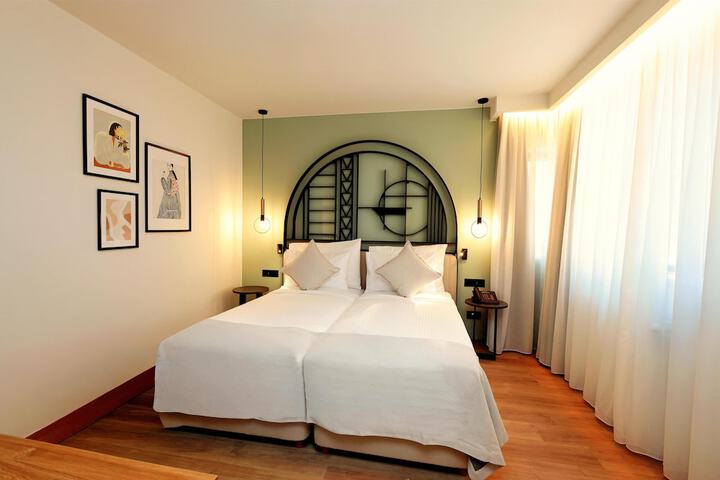 Room 52 of 88