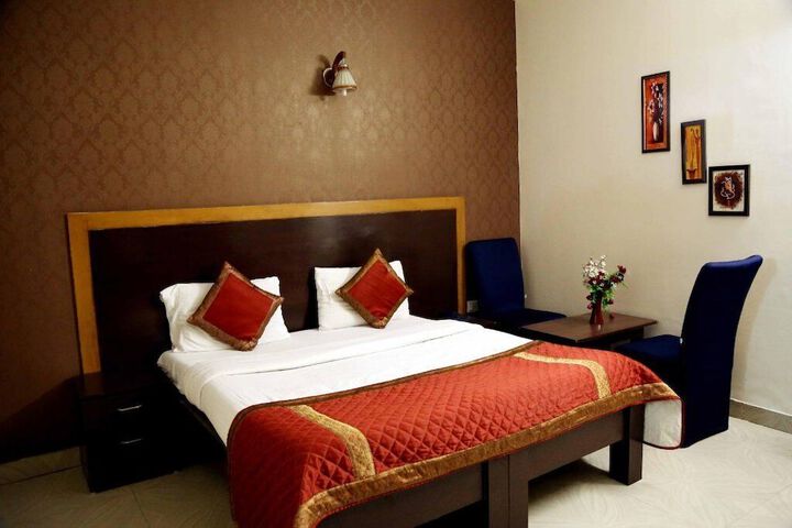 Room 14 of 77