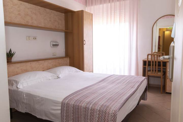 Room 6 of 34