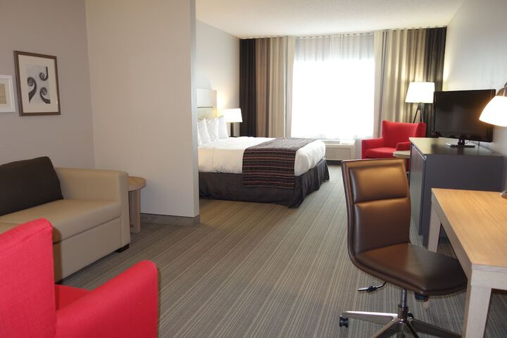 1 King Bed (3 of 10)