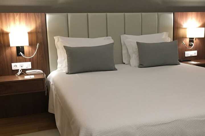 Room 13 of 80