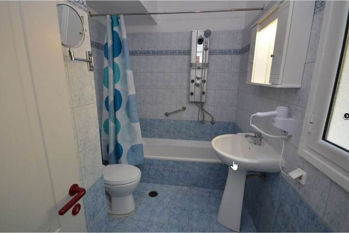 Room 32 of 57