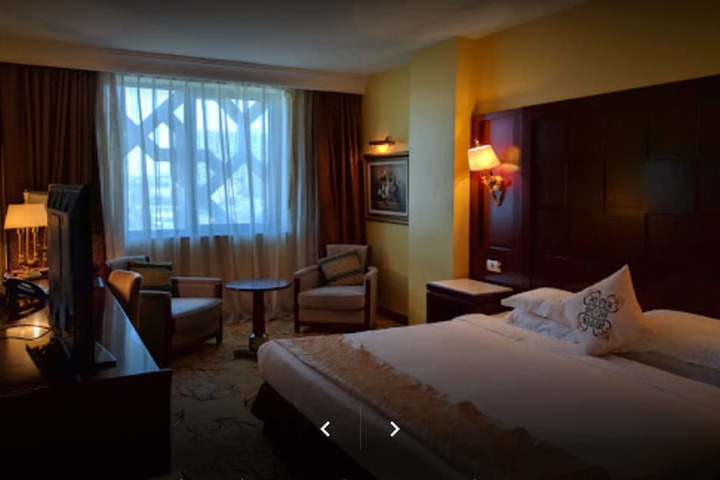 Room 9 of 37