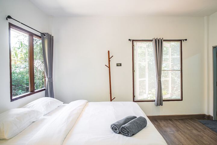 Room 2 of 32