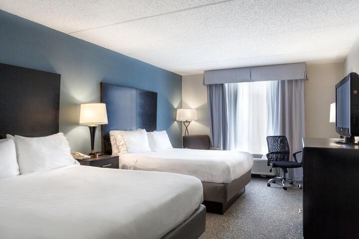 Standard Room, King or Two Doubles (2 of 7)