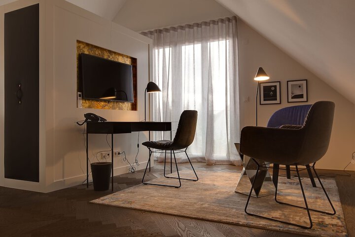 Room 54 of 57