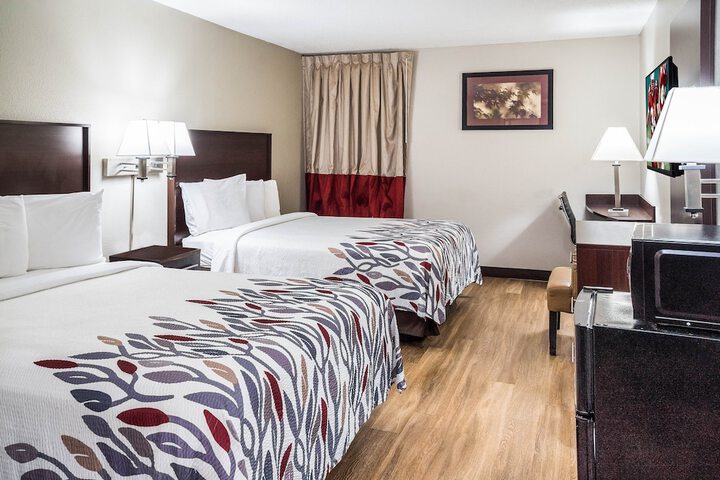 Deluxe 2 Queen Beds (3 of 6)