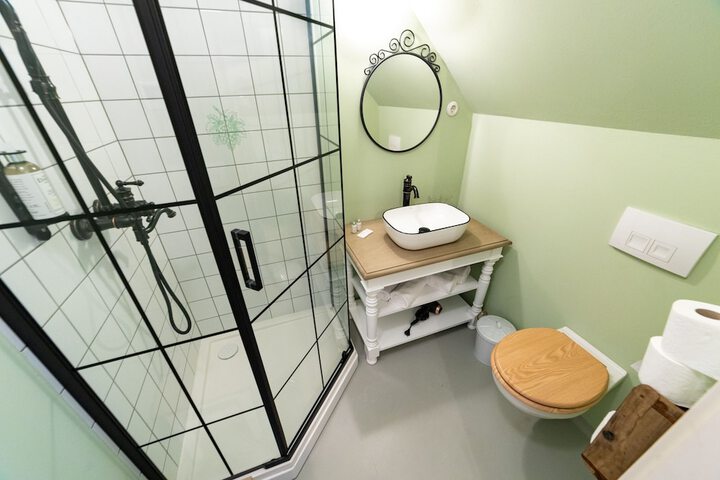 Room 15 of 25