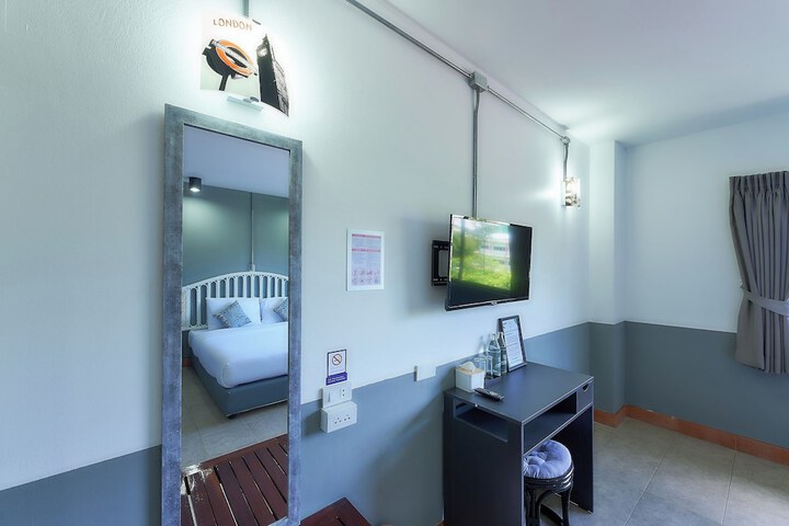 Room 16 of 36