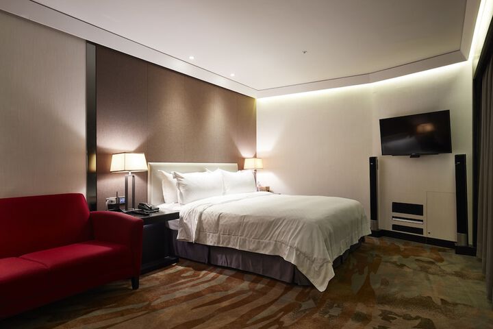 Room 25 of 80