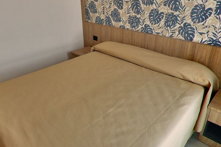 Room 4 of 24