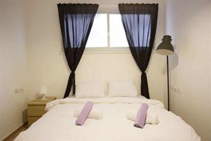 Room 7 of 74