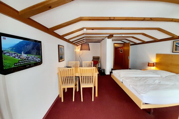 Room 18 of 76