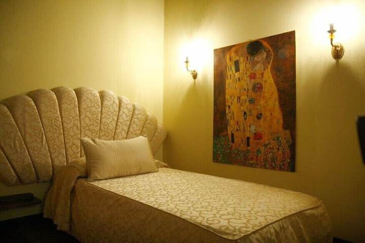 Room 14 of 38