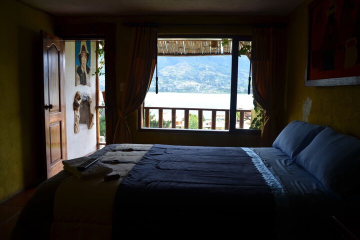 Room 3 of 65