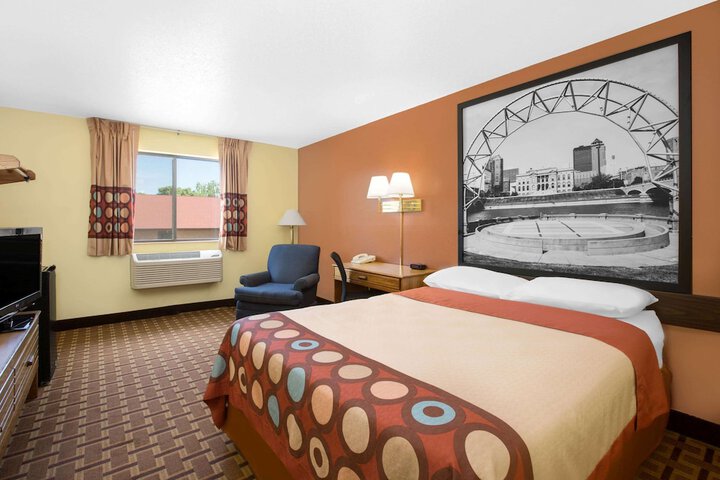 1 Queen Bed (9 of 9)