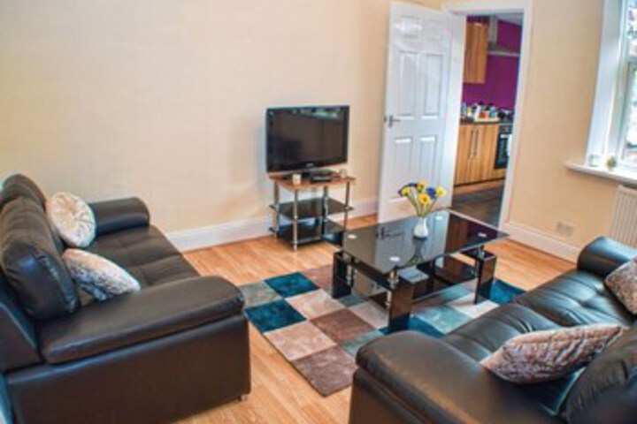 Lounge 8 of 42