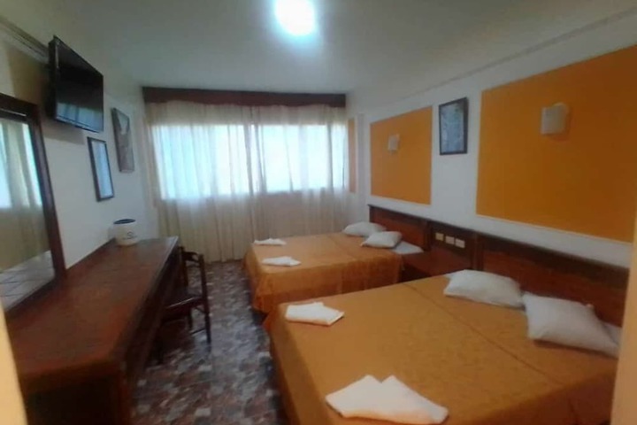 Room 4 of 9