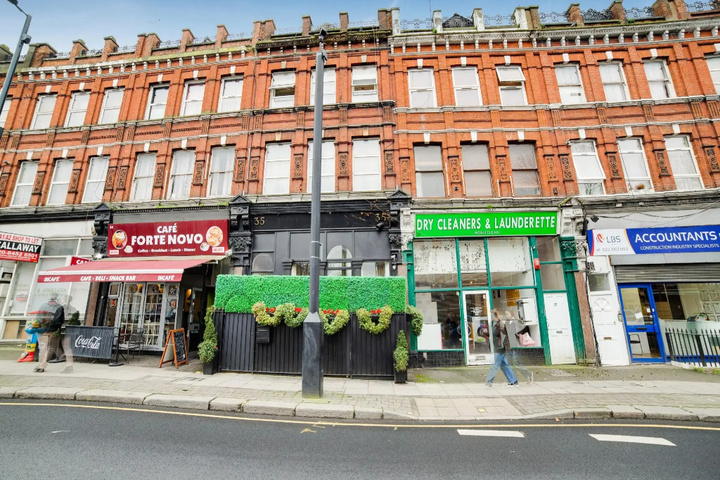 London Lodge