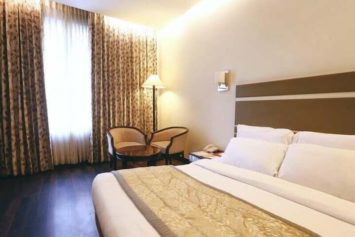 Room 6 of 34