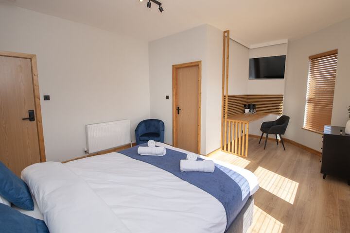 Room 4 of 33