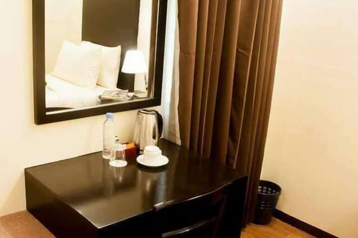 Room 27 of 42