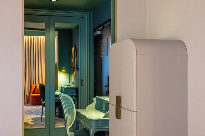 Room 25 of 207