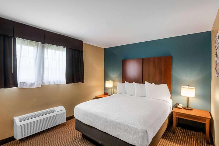 2 Queen Beds (8 of 14)