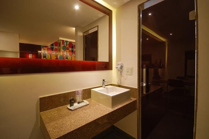 Room 29 of 37