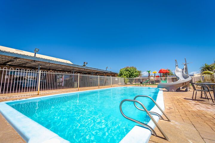 Pool 19 of 33
