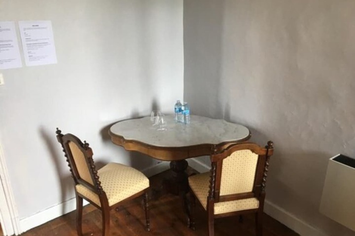 Room 4 of 10