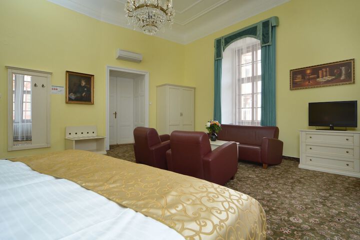 Room 9 of 81