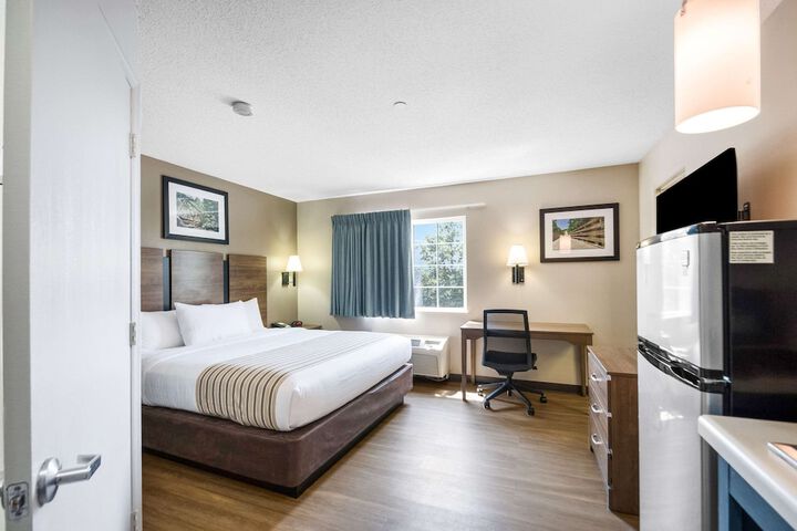 1 King Bed Efficiency (3 of 14)
