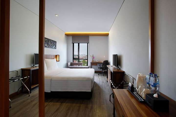 Room 8 of 42