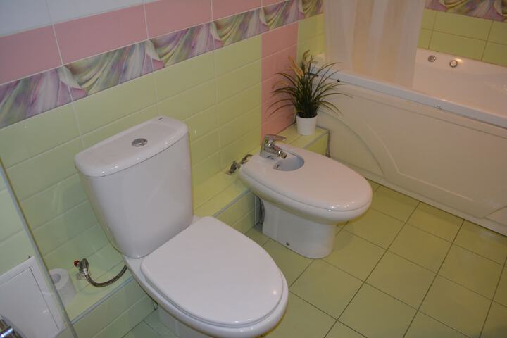 Room 8 of 16