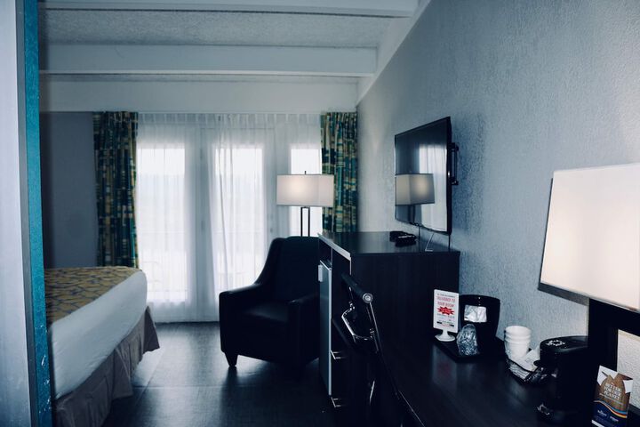 1 King Bed (10 of 15)