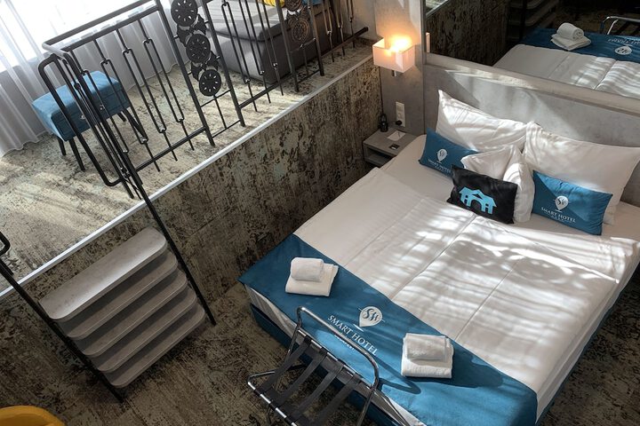 Room 6 of 194