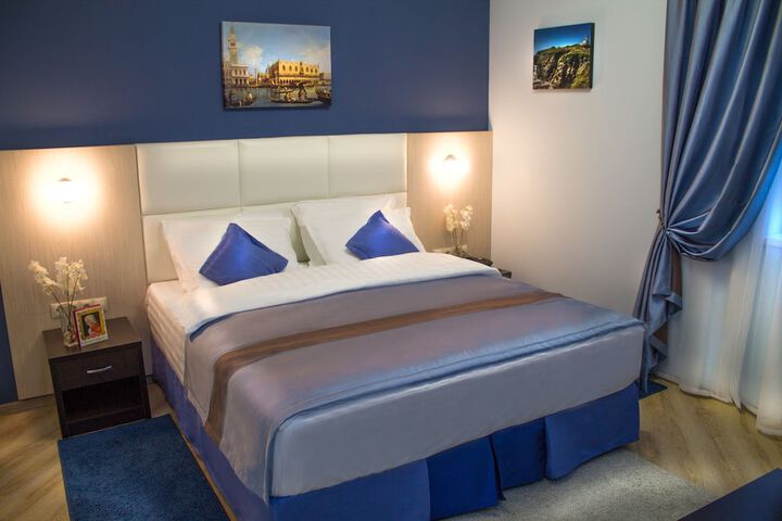 Room 10 of 71