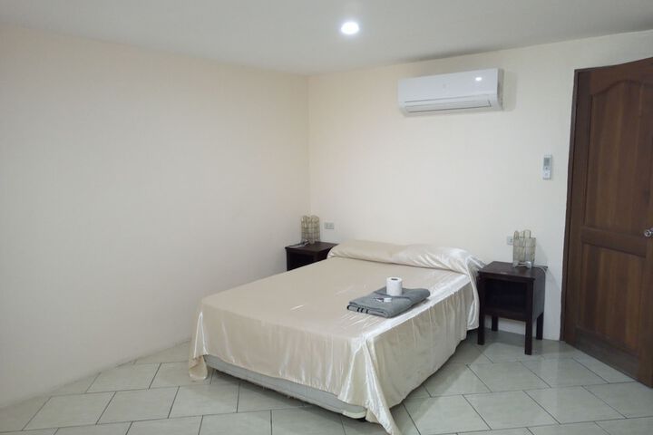 Room 4 of 83